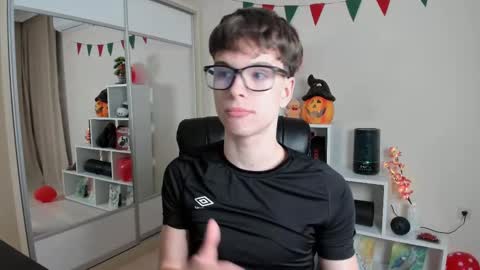 Snapshot of calvin_loves_you chatting on 8, 3, 2025 Hey I am Calvin online show from 8, 3, 2025