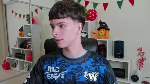 Snapshot of calvin_loves_you chatting on 9, 3, 2025 Hey I am Calvin online show from 9, 3, 2025