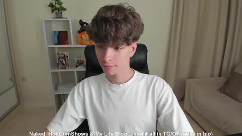 Snapshot of calvin_loves_you chatting on 12, 9, 2025 Hey I am Calvin online show from 12, 9, 2025