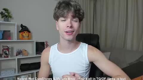 Snapshot of calvin_loves_you chatting on 13, 9, 2025 Hey I am Calvin online show from 13, 9, 2025