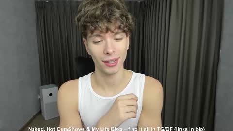 Snapshot of calvin_loves_you chatting on 21, 10, 2025 Hey I am Calvin online show from 21, 10, 2025