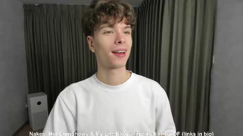 Snapshot of calvin_loves_you chatting on 22, 10, 2025 Hey I am Calvin online show from 22, 10, 2025