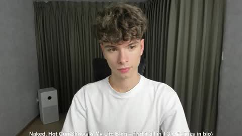 Snapshot of calvin_loves_you chatting on 26, 10, 2025 Hey I am Calvin online show from 26, 10, 2025