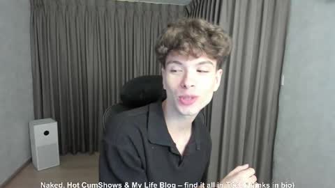 Snapshot of calvin_loves_you chatting on 11, 11, 2025 Hey I am Calvin online show from 11, 11, 2025