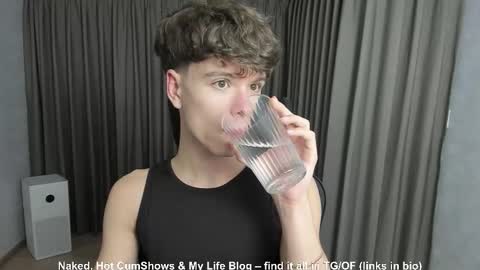 Snapshot of calvin_loves_you chatting on 21, 11, 2025 Hey I am Calvin online show from 21, 11, 2025