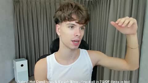 Snapshot of calvin_loves_you chatting on 23, 11, 2025 Hey I am Calvin online show from 23, 11, 2025