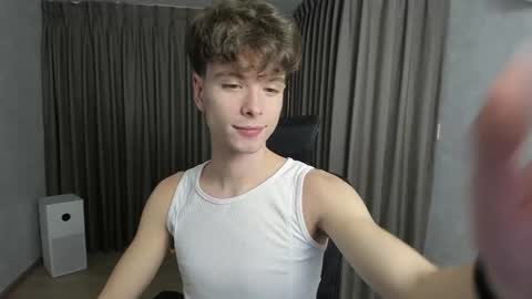 Snapshot of calvin_loves_you chatting on 27, 11, 2025 Hey I am Calvin online show from 27, 11, 2025