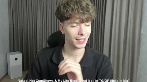 Snapshot of calvin_loves_you chatting on 30, 11, 2025 Hey I am Calvin online show from 30, 11, 2025