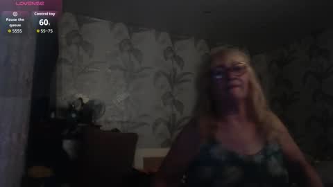 Snapshot of camdiva1 chatting on 30, 11, 2025 CamDiva1 online show from 30, 11, 2025