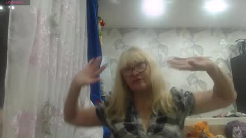 Snapshot of camdiva1 chatting on 4, 12, 2025 CamDiva1 online show from 4, 12, 2025