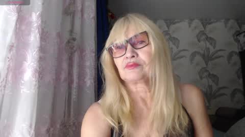 Snapshot of camdiva1 chatting on 15, 12, 2025 CamDiva1 online show from 15, 12, 2025