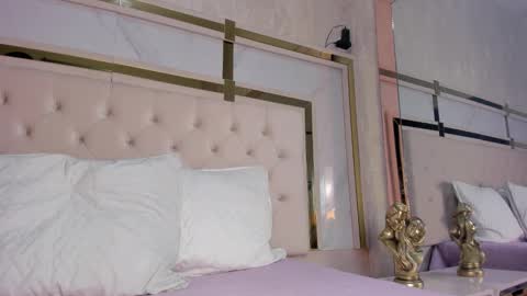 Snapshot of cameron_hearts chatting on 22, 12, 2025 cameron_hearts online show from 22, 12, 2025