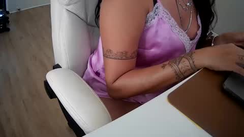 Snapshot of camerongibson chatting on 19, 1, 2025 Cammie Cameron online show from 19, 1, 2025