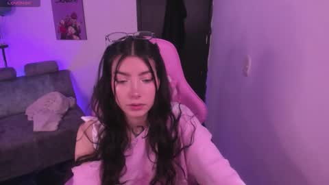 Snapshot of cami_mila99 chatting on 1, 12, 2025 CAMI online show from 1, 12, 2025