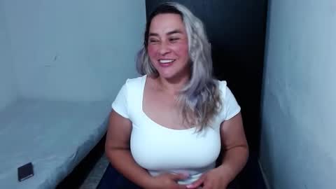 Snapshot of camila_987080 chatting on 28, 11, 2025 camila online show from 28, 11, 2025