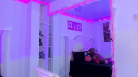 Snapshot of camila_coxx chatting on 3, 11, 2025 s online show from 3, 11, 2025