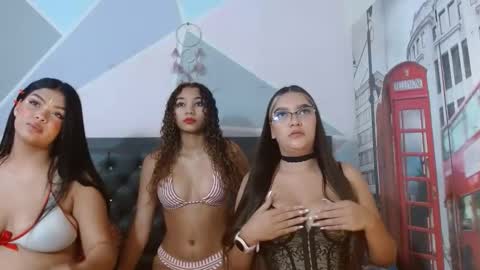 Snapshot of camila_meza chatting on 18, 11, 2025 camila_meza online show from 18, 11, 2025