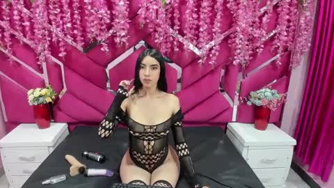 camila_reyess_ online show from 28, 1, 2025