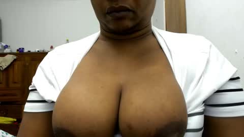 Snapshot of camila_sandoval_01 chatting on 24, 11, 2025 Camila online show from 24, 11, 2025