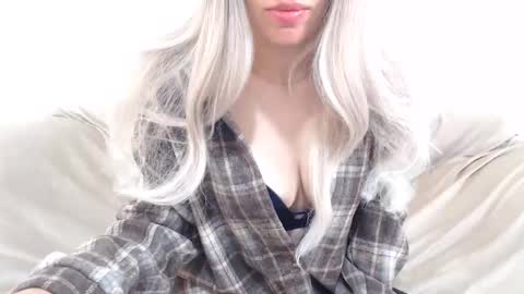 Snapshot of camillebunny chatting on 8, 5, 2026 CamilleBunny online show from 8, 5, 2026