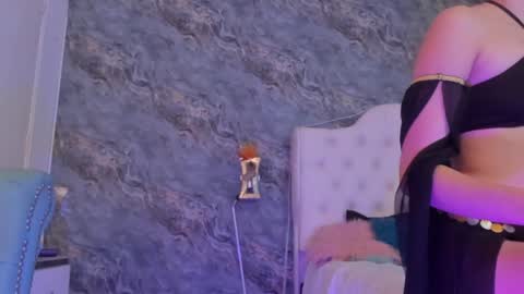 C A M I L L E N    Help me get to the top online show from 15, 1, 2025