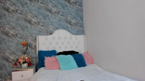 C A M I L L E N    Help me get to the top online show from 21, 1, 2025