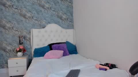 C A M I L L E N    Help me get to the top online show from 31, 1, 2025