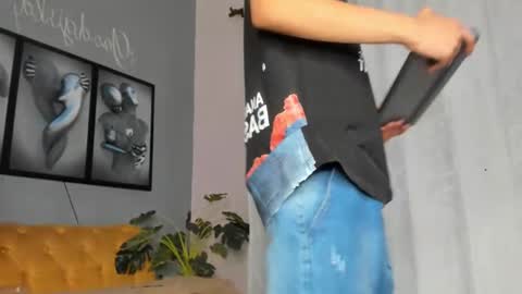 Snapshot of camillo_virgil chatting on 23, 11, 2025 Camillo Virgil online show from 23, 11, 2025