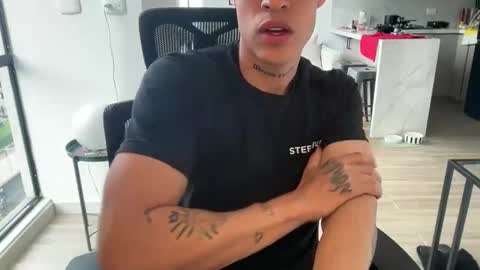 Snapshot of camilo__ chatting on 19, 5, 2026 camilo online show from 19, 5, 2026