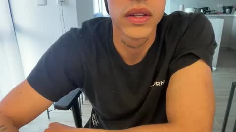 Snapshot of camilo__ chatting on 28, 5, 2026 camilo online show from 28, 5, 2026