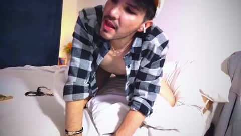 Snapshot of camilosaennz chatting on 11, 2, 2025 camilo online show from 11, 2, 2025