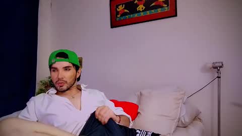 Snapshot of camilosaennz chatting on 4, 3, 2025 camilo online show from 4, 3, 2025