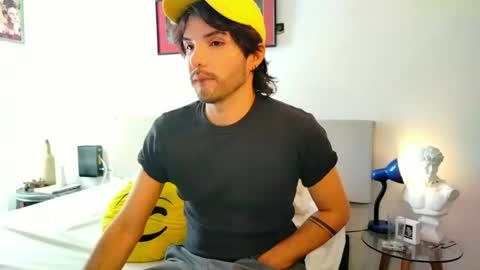 Snapshot of camilosaennz chatting on 12, 10, 2025 camilo online show from 12, 10, 2025