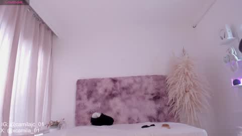 Laura Camila online show from 12, 1, 2025