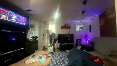 CanadaGuy1978 online show from 2, 4, 2026