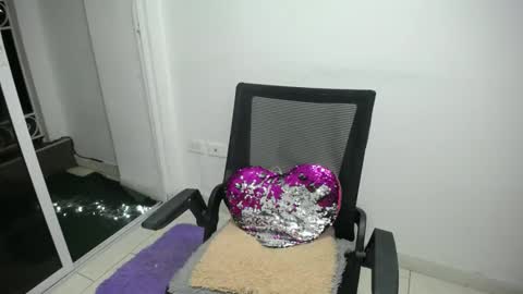 Snapshot of candacesxhot chatting on 14, 2, 2025 cumorsmooke online show from 14, 2, 2025