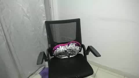 Snapshot of candacesxhot chatting on 22, 2, 2025 cumorsmooke online show from 22, 2, 2025