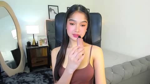 candiceferragamo online show from 7, 10, 2025