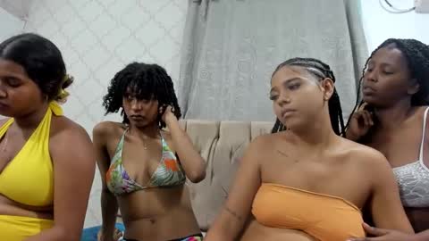 Snapshot of candy_ebony18_ chatting on 16, 10, 2025 candy_ebony18_ online show from 16, 10, 2025