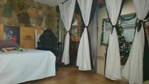 Snapshot of candy_feett chatting on 8, 11, 2025 Jolie online show from 8, 11, 2025