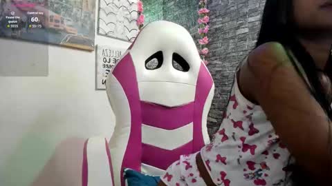 Snapshot of candy_kiss__ chatting on 5, 11, 2025 candy_kiss__ online show from 5, 11, 2025