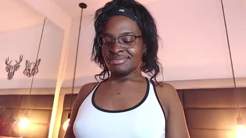 Snapshot of candy_lovee6 chatting on 5, 11, 2025 CANDY LOVE DANNA online show from 5, 11, 2025