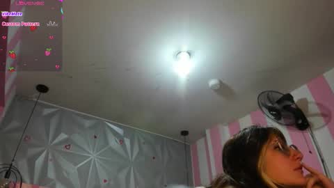 Snapshot of candy_morgan412 chatting on 23, 11, 2025 Ania online show from 23, 11, 2025