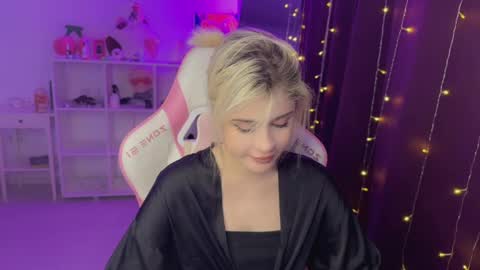 Snapshot of candyhannah chatting on 14, 12, 2025 You can call me HH online show from 14, 12, 2025