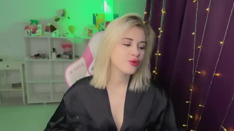 Snapshot of candyhannah chatting on 15, 12, 2025 You can call me HH online show from 15, 12, 2025