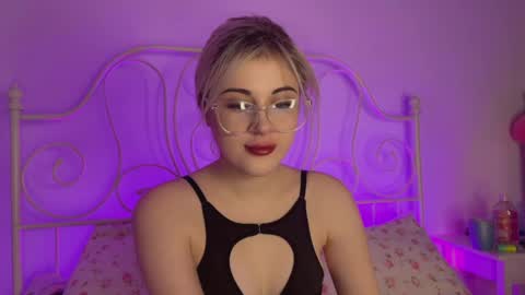 Snapshot of candyhannah chatting on 16, 12, 2025 You can call me HH online show from 16, 12, 2025