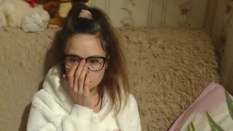 say meow and send tips  online show from 15, 12, 2024