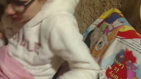 say meow and send tips  online show from 30, 1, 2025