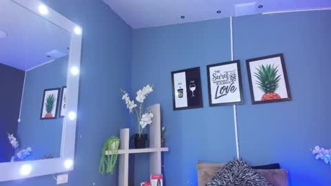 Snapshot of candyluxury_ chatting on 10, 4, 2026 candyluxury_ online show from 10, 4, 2026