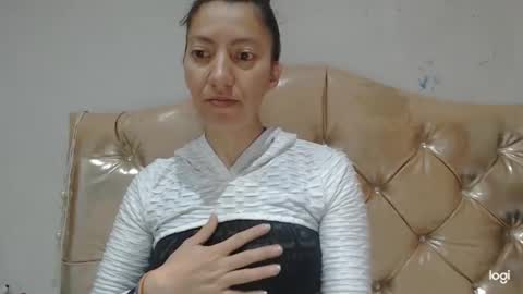 Snapshot of candymilfff chatting on 18, 2, 2025 candymilfff online show from 18, 2, 2025